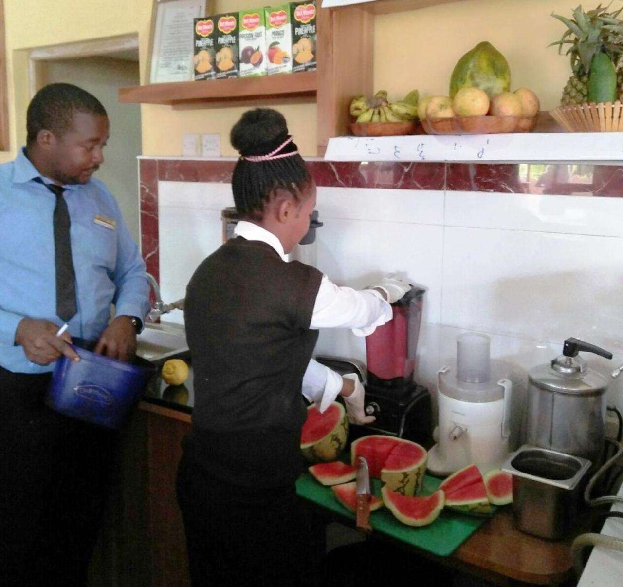 Bomen Hotel Isiolo Luaran gambar